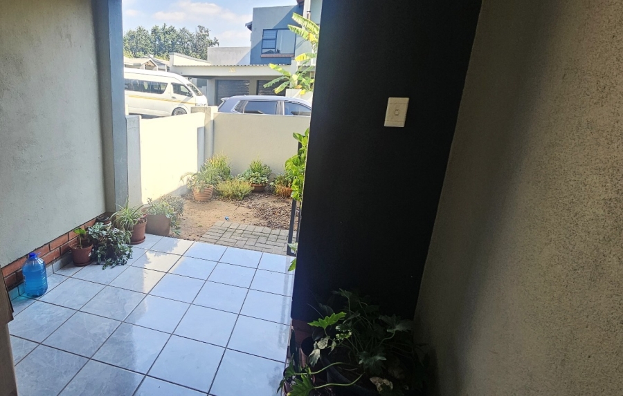 To Let 2 Bedroom Property for Rent in Waterkloof A H North West